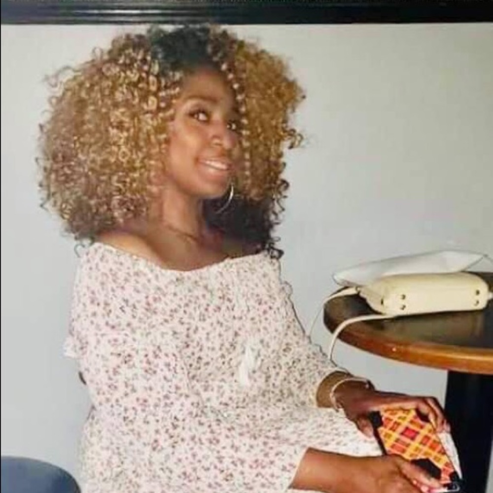 Meet your Posher, Tia